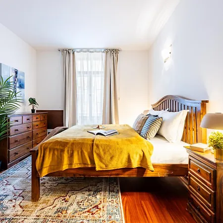 Days - Three Bedroom With Ac, Desk And 100mbs Wifi In New Town