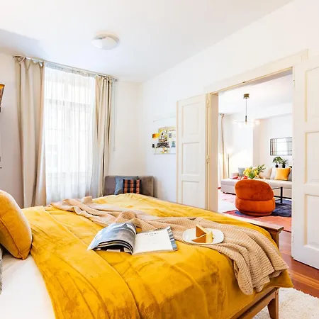 아파트 Days - Three Bedroom With Ac, Desk And 100mbs Wifi In New Town *
