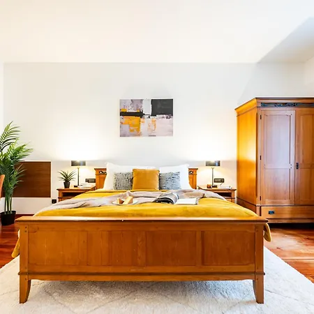 Days - Three Bedroom With Ac, Desk And 100mbs Wifi In New Town Apartamento *