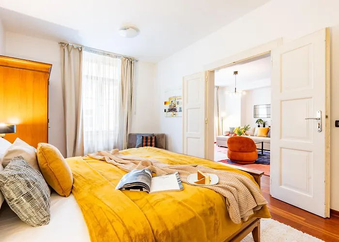 아파트 Days - Three Bedroom With Ac, Desk And 100mbs Wifi In New Town *