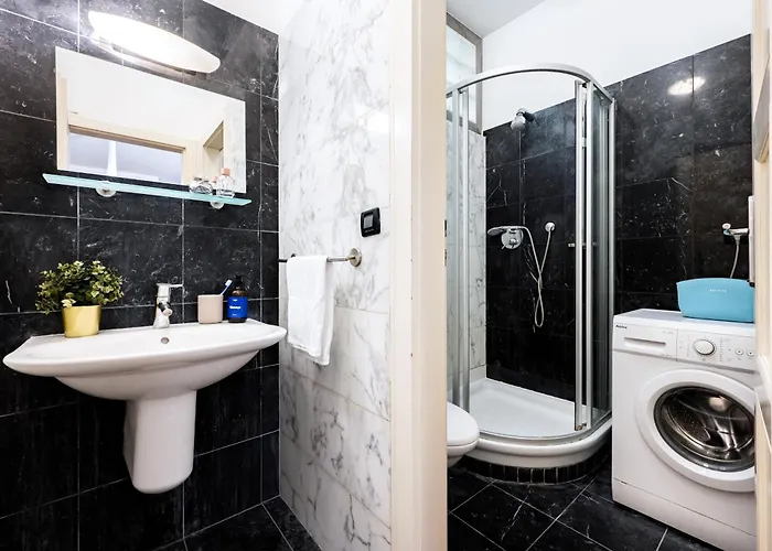 Days - Three Bedroom With Ac, Desk And 100mbs Wifi In New Town 아파트 프라하