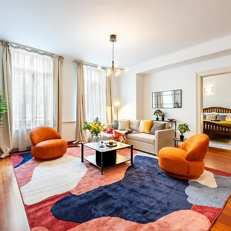 Days - Three Bedroom With Ac, Desk And 100mbs Wifi In New Town Apartment