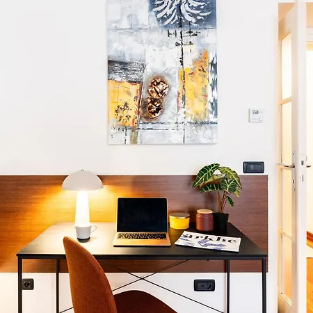 Days - Three Bedroom With Ac, Desk And 100mbs Wifi In New Town * Praha